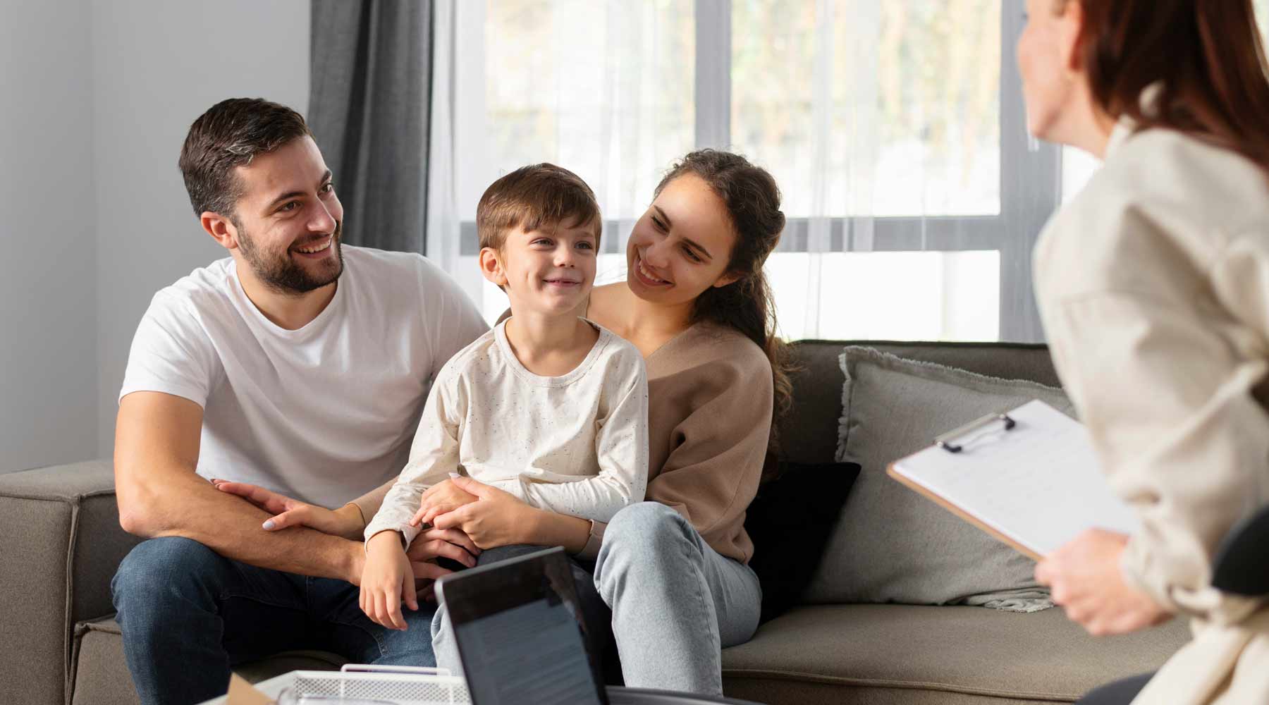 Adoption en Suisse : conditions, procédure et délais
